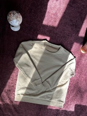 Classic Crewneck Sweatshirt - Cream